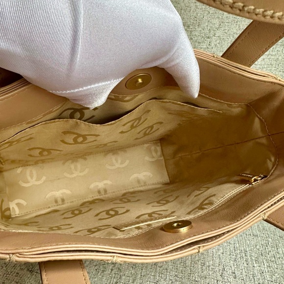 Authentic CHANEL Vintage Vivian/ Wild Stitch Tote Bag - Picture 9 of 14